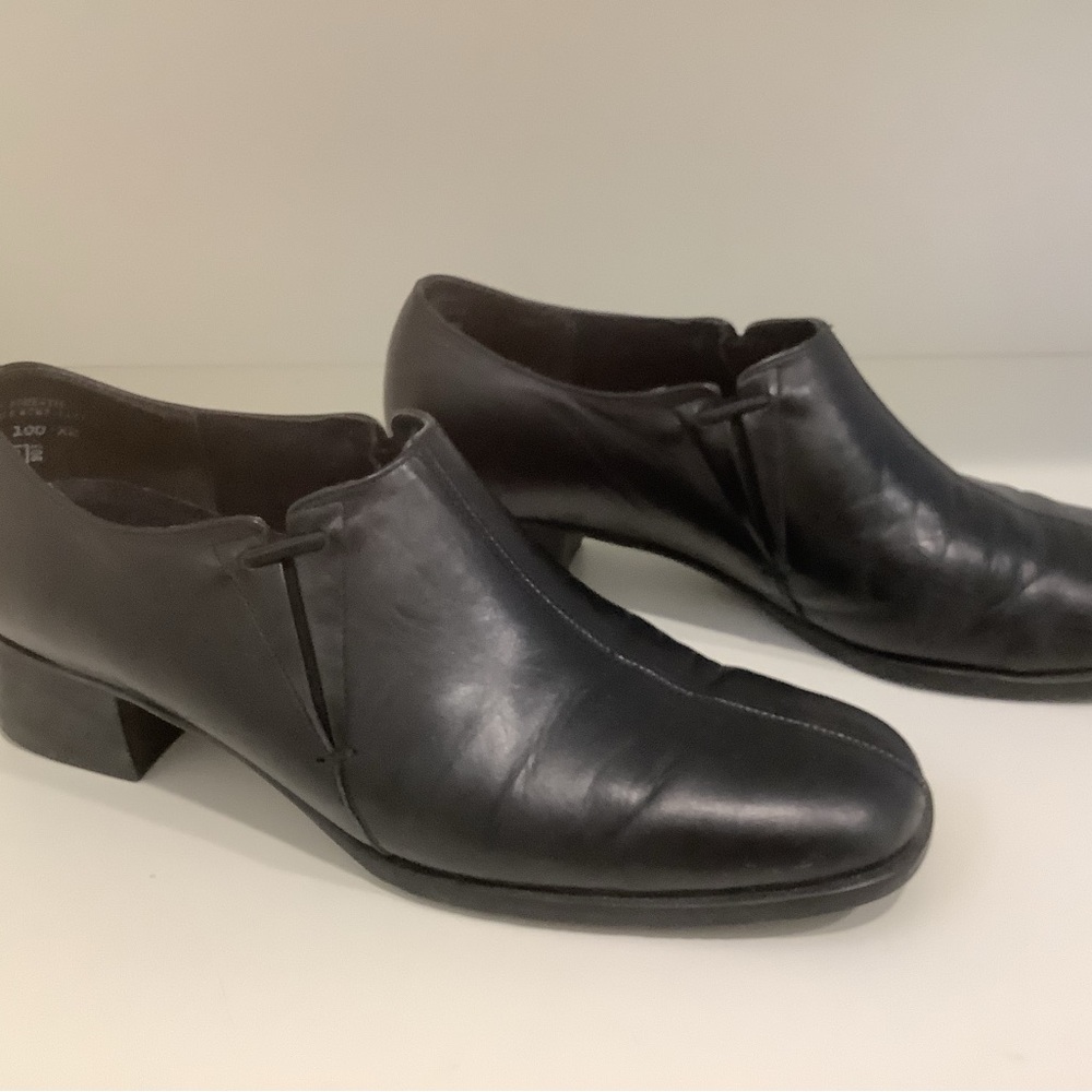 Munro Black Leather Slip-On Shoes